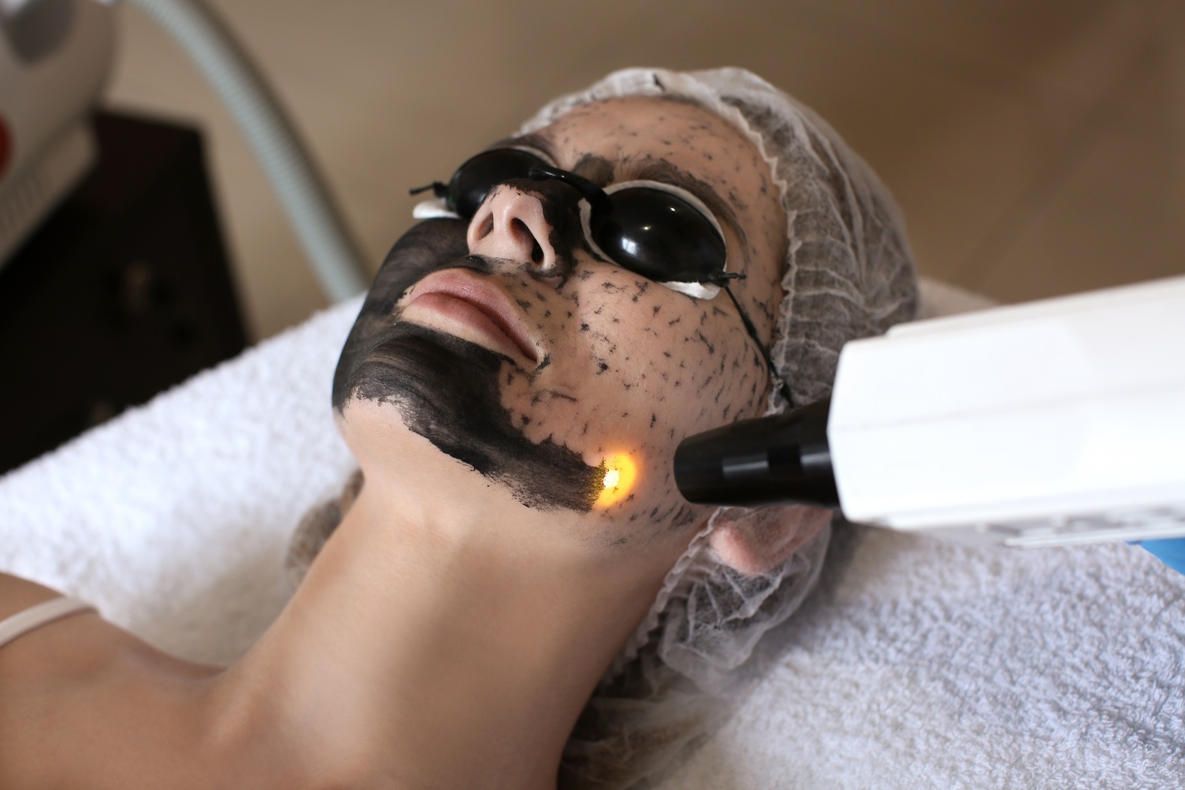 carbon-facial-lux